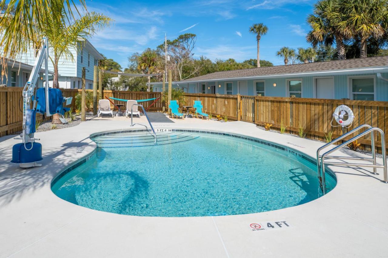 Salt Air Inn & Suites Atlantic Beach Exterior photo